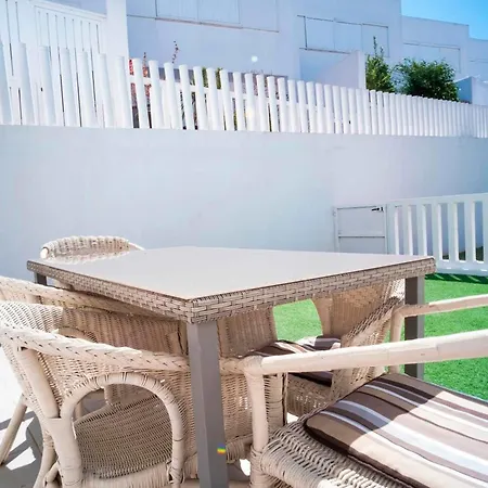 Chalet Con Piscina Familias