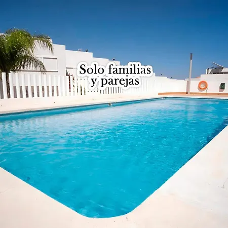 Chalet Con Piscina Familias